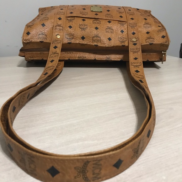 MCM Shopper Tote🌹 - Picture 4 of 13